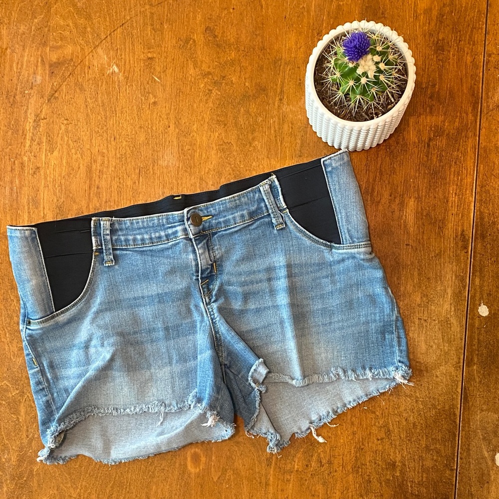 Isabel Maternity Denim Shorts Size 12 Light Wash Distressed Frayed Hem